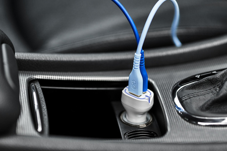 Uniwersalna szybka ładowarka samochodowa eXc LIGHT,2x USB-A QC, 45W, biała